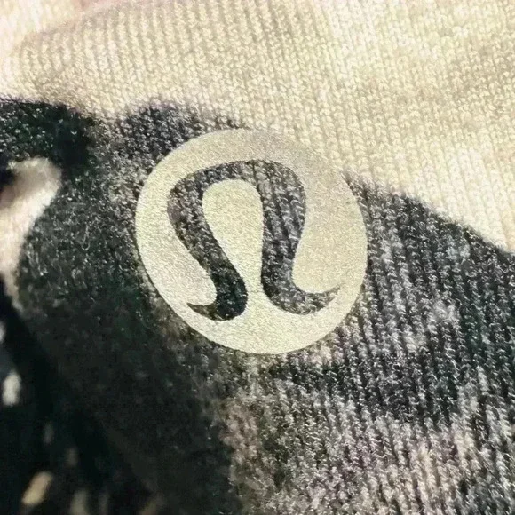 Lululemon Leggings in Black and White (Women's Size 6) - Picture 6 of 10